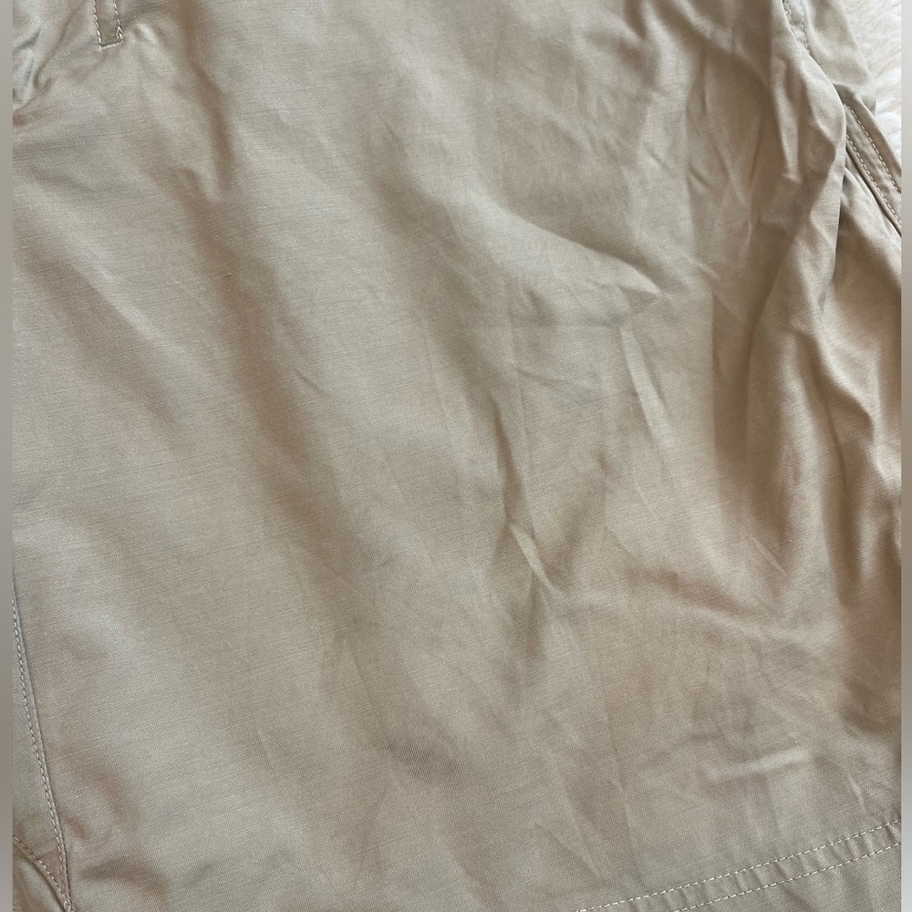 Lululemon 9” commission khaki shorts size 40 - Picture 3 of 7